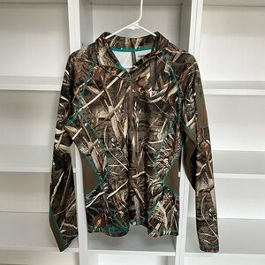 Outfit Her by Cabela’s Woodland Camo Long Sleeve 1/4 Zip Pullover Large